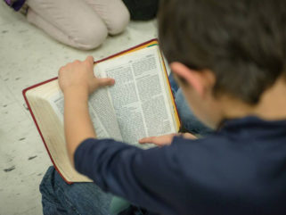 Ensinando versículos bíblicos para crianças